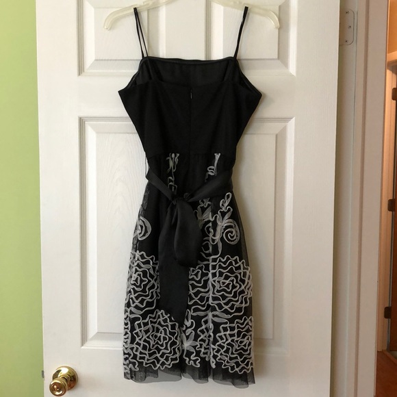 Black dress. Strapless - Picture 2 of 3